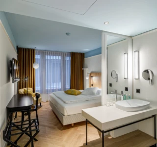 17 04 Hotel Bern 04 AG CF054289